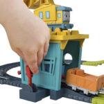 🔥In Stock🔥 | 💯% Authentic | ✨Lowest Price✨ Thomas & Friends Motorized Carly & Sandy Set Fix 'Em Up Friends Track Set (HDY58) - Image 4