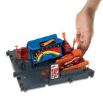 🔥In Stock🔥 | 💯% Authentic | ✨Lowest Price✨ Hot Wheels City Fuel Station Shift Playset (HMD53) - Image 3